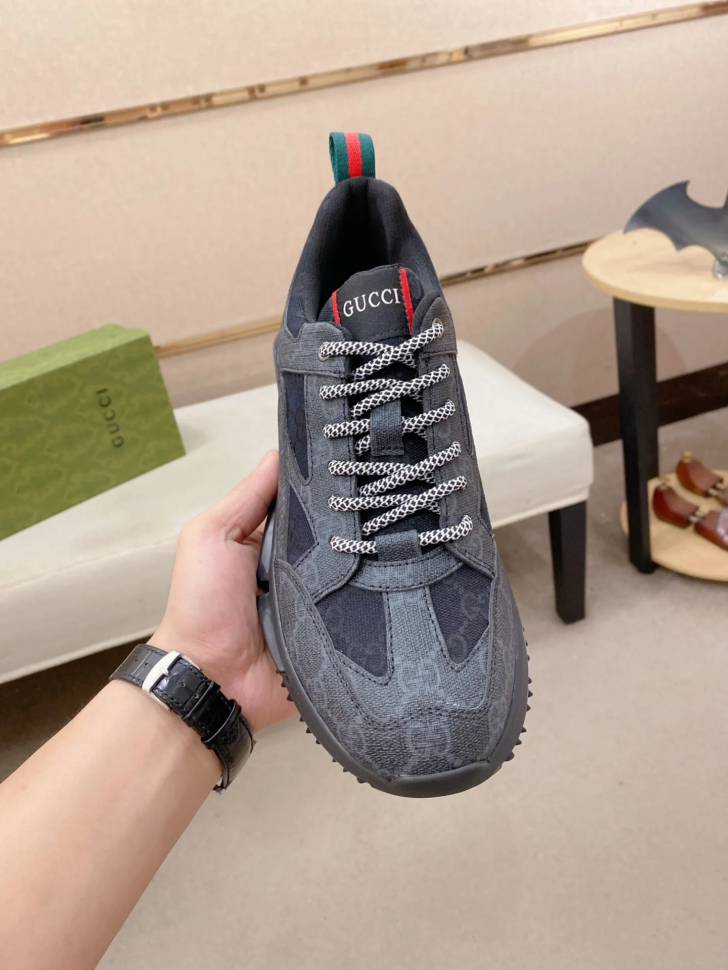 Men's clothing and shoes💰:462💰 (GUCCI) The latest model from the official website🎁🎁Casual and fashionable men's shoes👟, hot style💥The version is simple and elegant, exclusive for trendy men. The unique latest brand elements from the official website👑Original Gucci decoration, fashionable and generous, the fabric is original cowhide ✅Mesh breathable lining, the official website specifies wear-resistant casual outsole, the classic model is taken in kind at the counter🎬38-44 (can be customized for 45 non-refundable)
